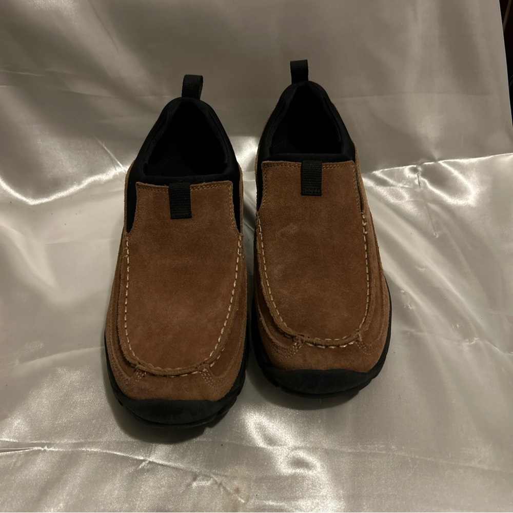 Shoes - Picture 4 of 9